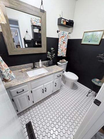 2013 E Swallow Street, Springfield, MO 65804