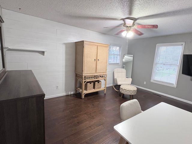 2013 E Swallow Street, Springfield, MO 65804