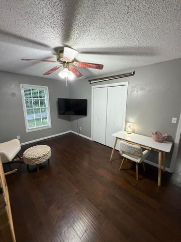 2013 E Swallow Street, Springfield, MO 65804