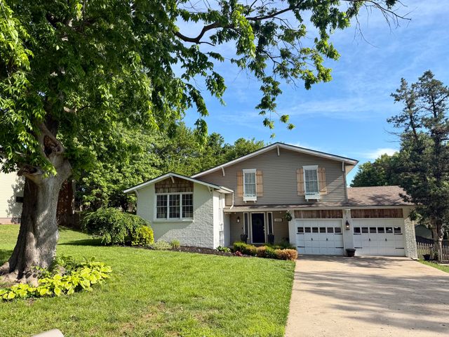 2013 E Swallow Street, Springfield, MO 65804