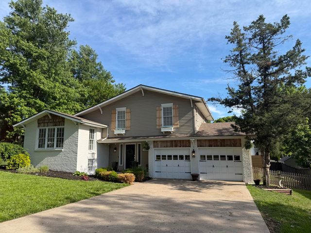 2013 E Swallow Street, Springfield, MO 65804