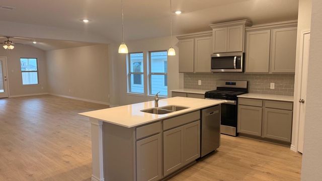 1206 Canton Dr, College Station, TX 77845