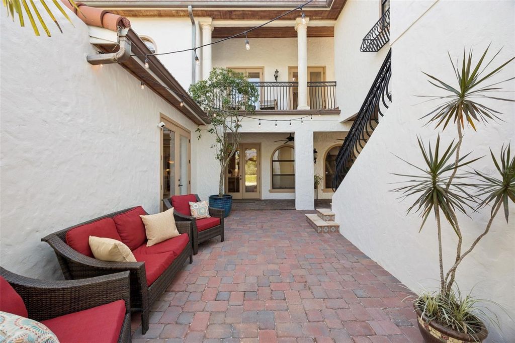 Image 34 of property listing at 2059 WOODLAWN DRIVE, Orlando, FL 32803