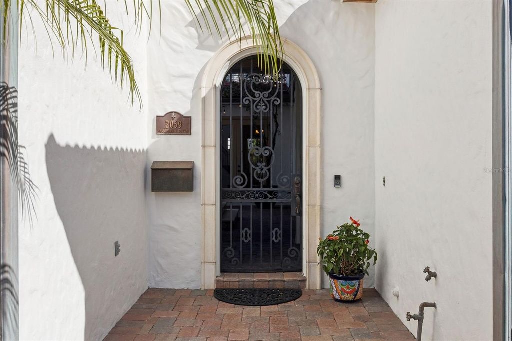 Image 5 of property listing at 2059 WOODLAWN DRIVE, Orlando, FL 32803