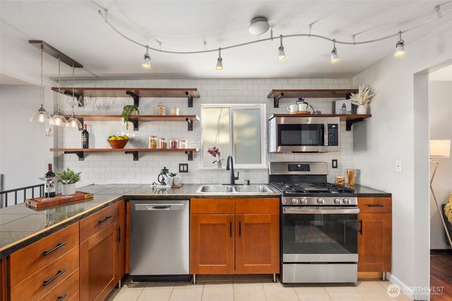 4446 39th Avenue SW, Seattle, WA 98116
