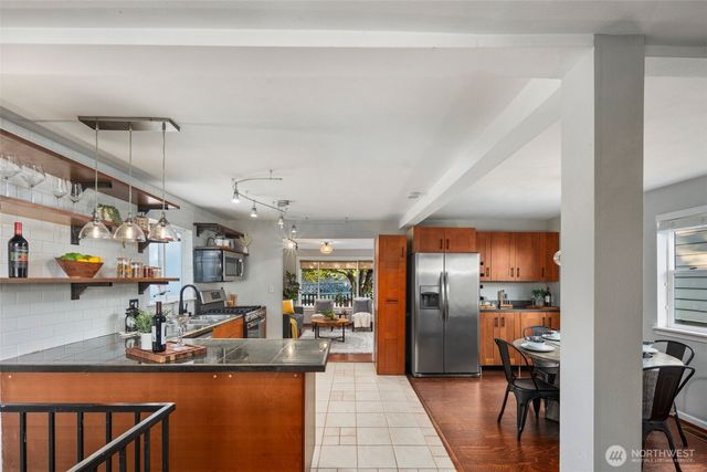 4446 39th Avenue SW, Seattle, WA 98116