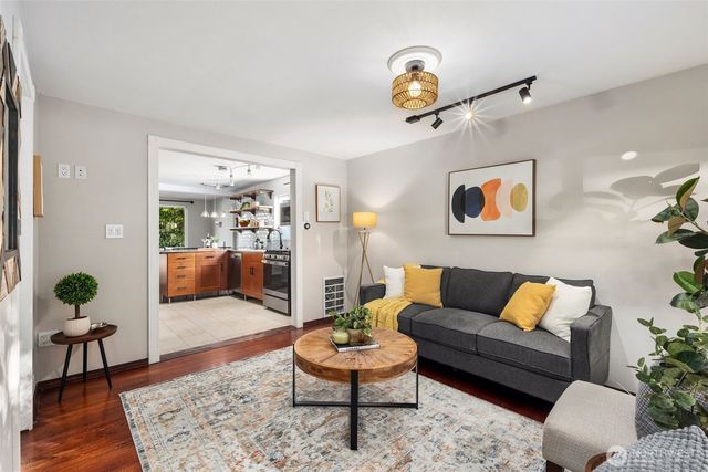 4446 39th Avenue SW, Seattle, WA 98116