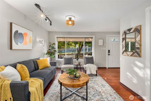4446 39th Avenue SW, Seattle, WA 98116