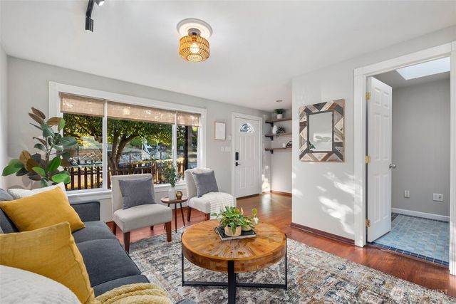 4446 39th Avenue SW, Seattle, WA 98116