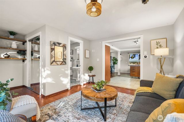 4446 39th Avenue SW, Seattle, WA 98116
