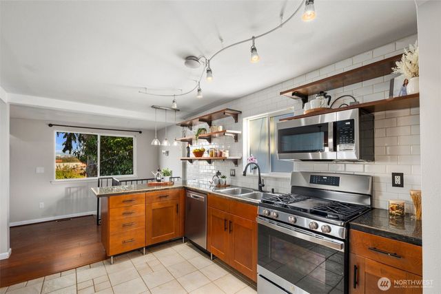 4446 39th Avenue SW, Seattle, WA 98116