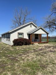 48 Idaho Rd, Leoma, TN 38468