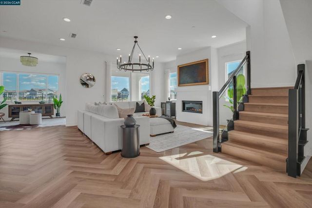 3368 Mulholland Dr, Lathrop, CA 95330