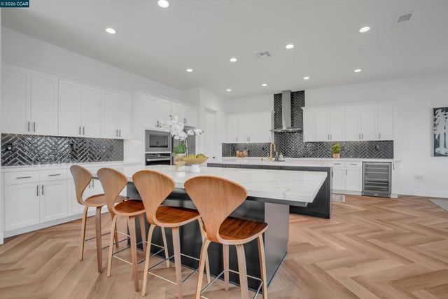 3368 Mulholland Dr, Lathrop, CA 95330