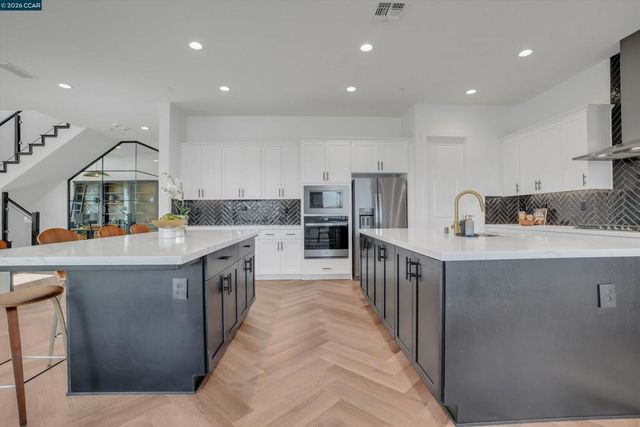 3368 Mulholland Dr, Lathrop, CA 95330