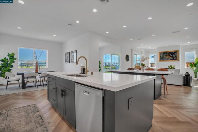 3368 Mulholland Dr, Lathrop, CA 95330