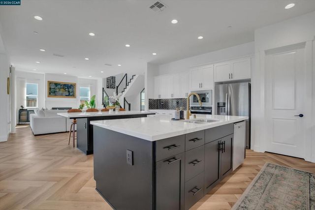 3368 Mulholland Dr, Lathrop, CA 95330