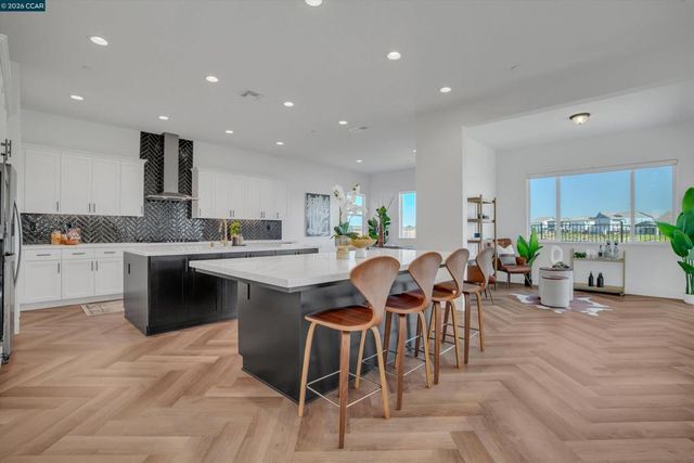 3368 Mulholland Dr, Lathrop, CA 95330