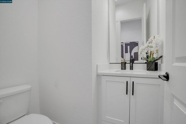 3368 Mulholland Dr, Lathrop, CA 95330