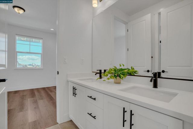 3368 Mulholland Dr, Lathrop, CA 95330
