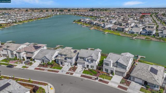 3368 Mulholland Dr, Lathrop, CA 95330