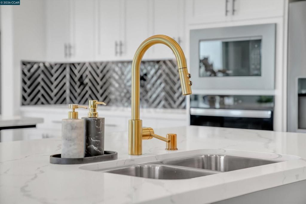 Image 20 of property listing at 3368 Mulholland Dr, Lathrop, CA 95330