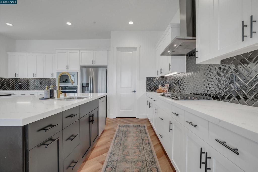 Image 23 of property listing at 3368 Mulholland Dr, Lathrop, CA 95330