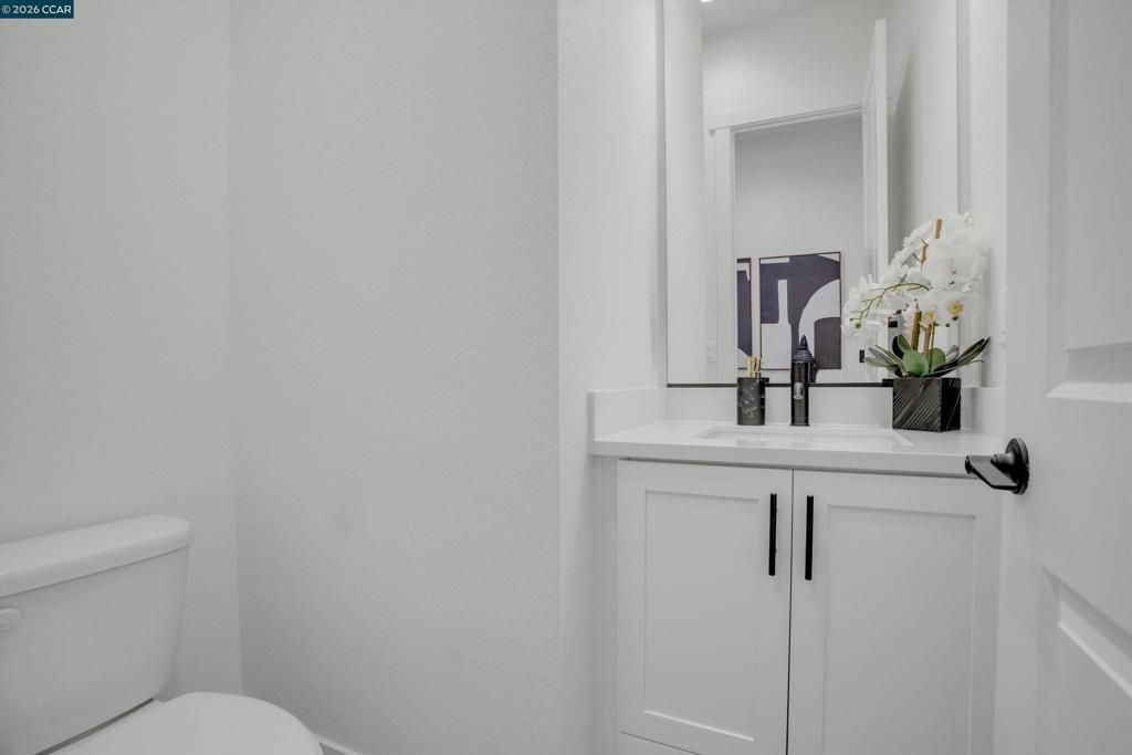 Image 35 of property listing at 3368 Mulholland Dr, Lathrop, CA 95330