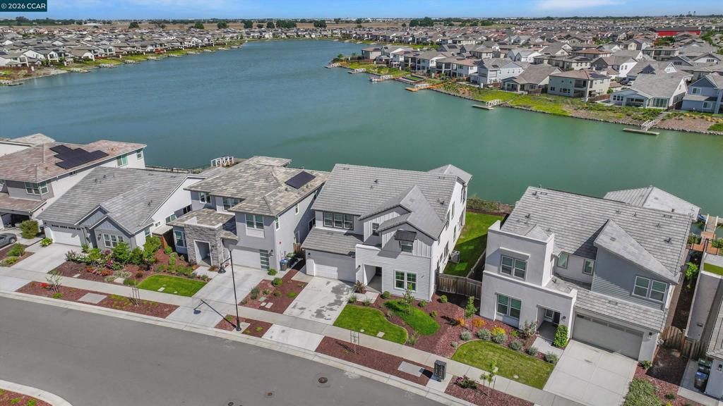 Image 5 of property listing at 3368 Mulholland Dr, Lathrop, CA 95330