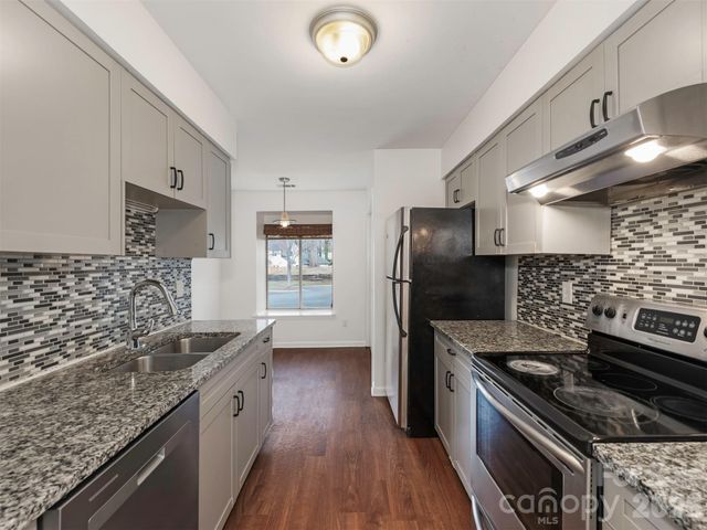 1023 Sardis Cove Drive, Charlotte, NC 28270