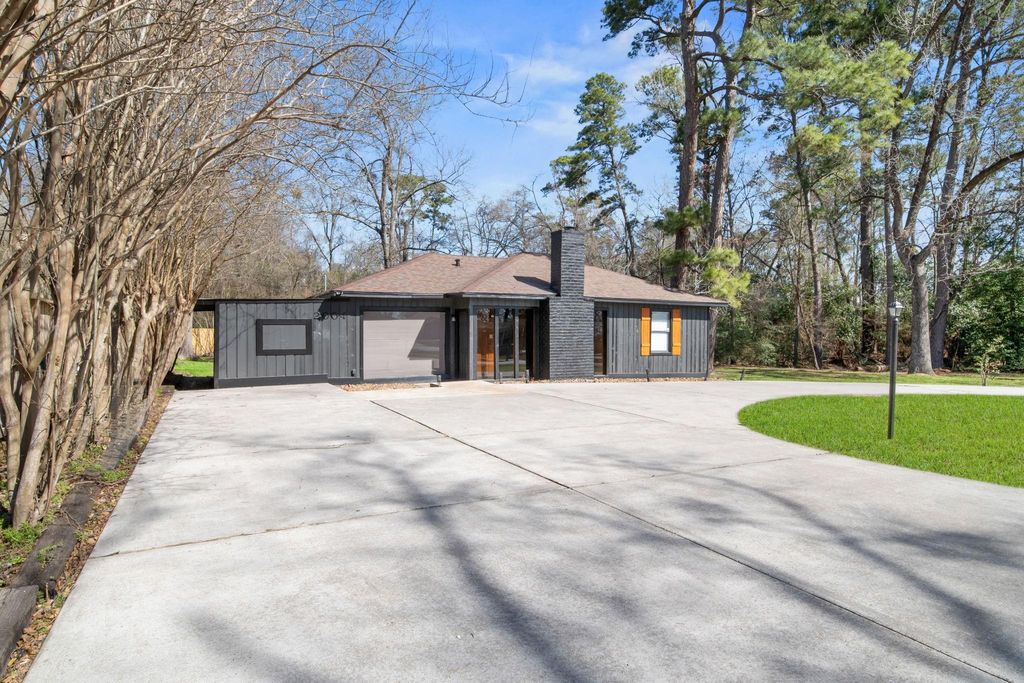 2004 White Oak Drive, Conroe, TX 77304