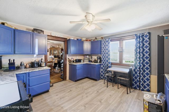 4306 Mud Ln, Louisville, KY 40229