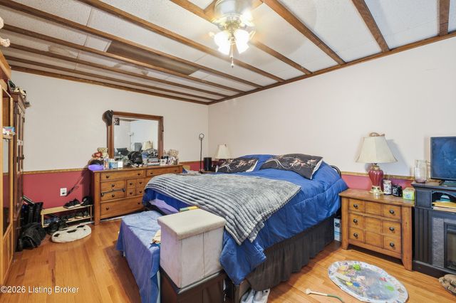 4306 Mud Ln, Louisville, KY 40229