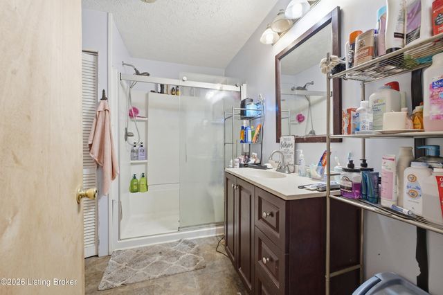 4306 Mud Ln, Louisville, KY 40229