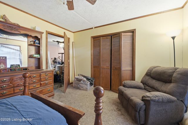 4306 Mud Ln, Louisville, KY 40229