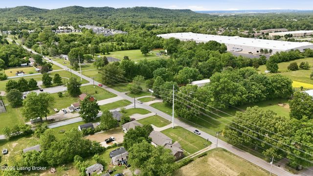 4306 Mud Ln, Louisville, KY 40229