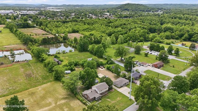 4306 Mud Ln, Louisville, KY 40229