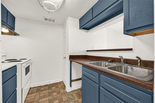 8100 Creekbend Drive 162, Houston, TX 77071