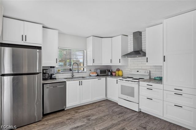 1448 Park Shore CIR 2, Fort Myers, FL 33901
