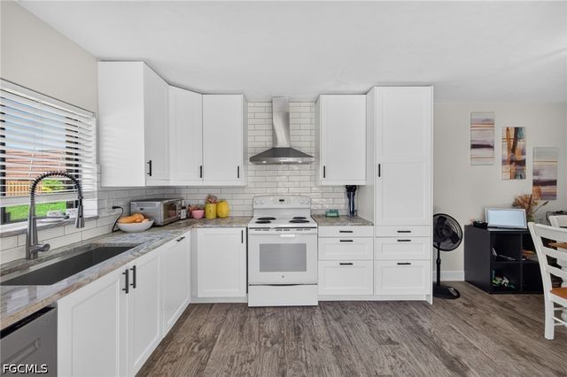 1448 Park Shore CIR 2, Fort Myers, FL 33901