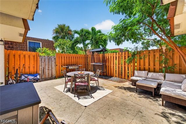 1448 Park Shore CIR 2, Fort Myers, FL 33901