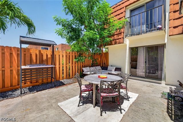 1448 Park Shore CIR 2, Fort Myers, FL 33901
