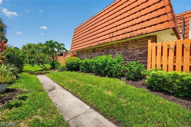 1448 Park Shore CIR 2, Fort Myers, FL 33901