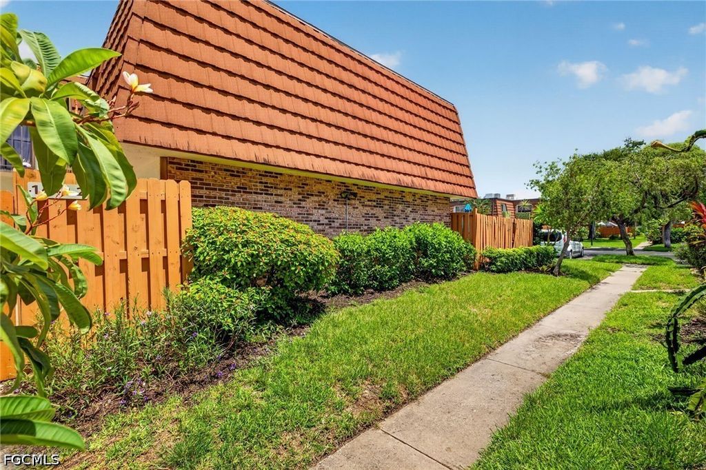 1448 Park Shore CIR 2, Fort Myers, FL 33901