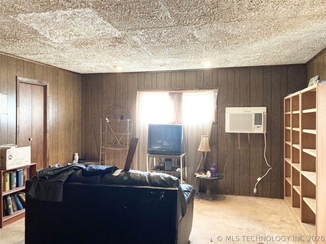 752 E 35th Street North N, Tulsa, OK 74106