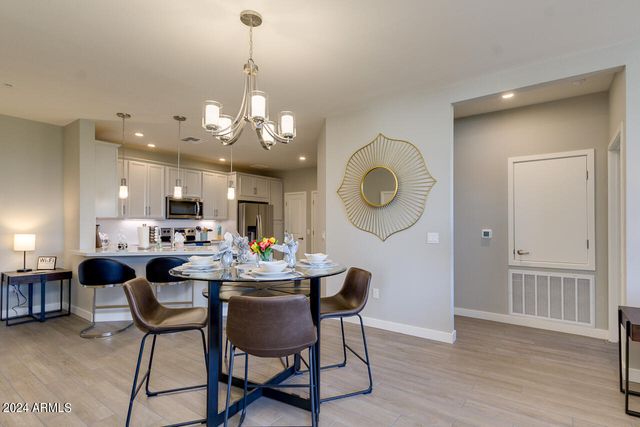 2511 W QUEEN CREEK Road 302, Chandler, AZ 85248