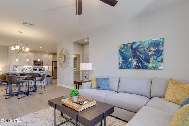 2511 W QUEEN CREEK Road 302, Chandler, AZ 85248