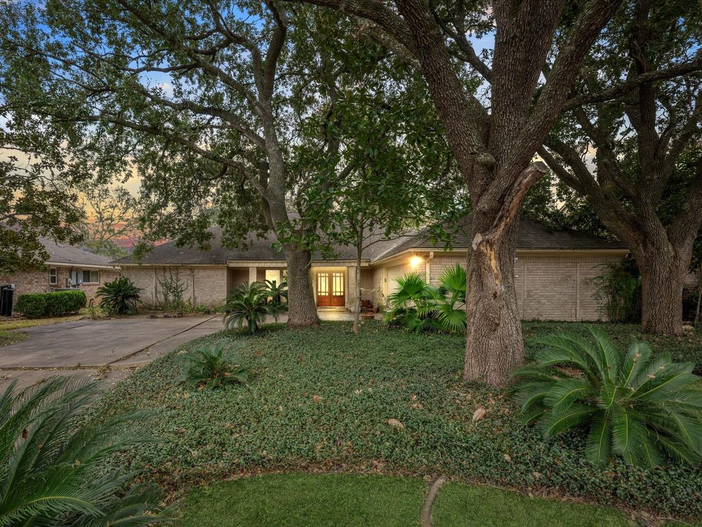 2719 E Pebble Beach Drive, Missouri City, TX 77459