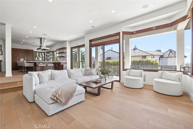 2907 Cliff Drive, Newport Beach, CA 92663