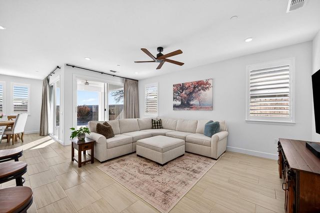 5321 Bluebell Ln, Roseville, CA 95747